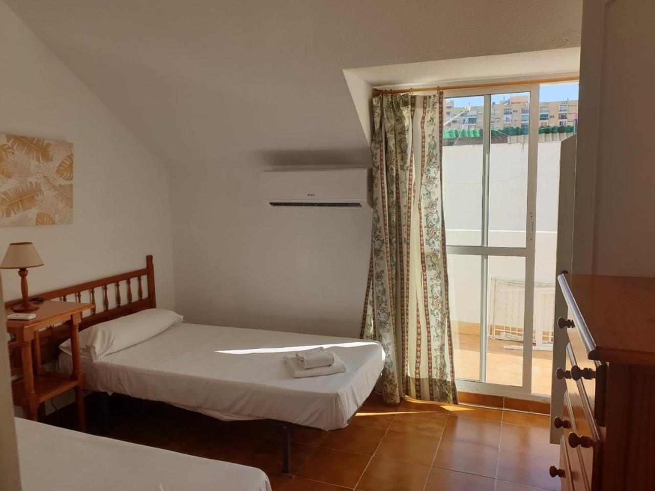 Apartamento Decada Cervantes 19 Фуeнхирола Екстериор снимка